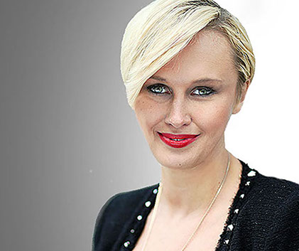 Kurzes Haar, blond und sexy Kurzhaarfrisur. Friseur Frankfurt Vis-a-Vis Frankfurt Riederwald