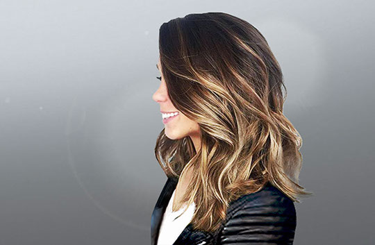 Kurzes Haar, blond und sexy Kurzhaarfrisur. Friseur Frankfurt Vis-a-Vis Frankfurt Riederwald