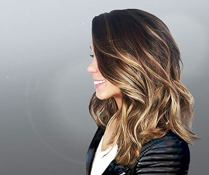 Kurzes Haar, blond und sexy Kurzhaarfrisur. Friseur Frankfurt Vis-a-Vis Frankfurt Riederwald