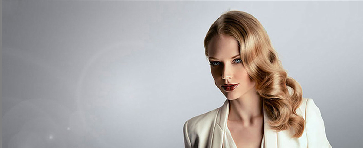 Wasserwelle Föhnwelle Langes schönes Haar. Friseur Frankfurt Vis-a-Vis Frankfurt Riederwald